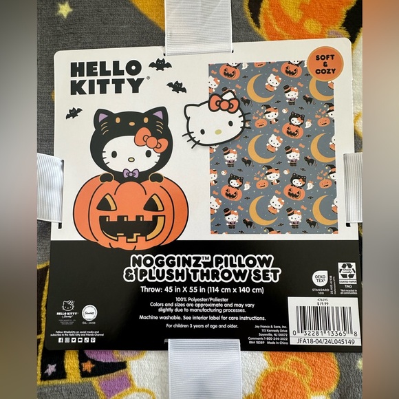 2024 hello kitty Halloween blanket and pillow - Picture 3 of 7